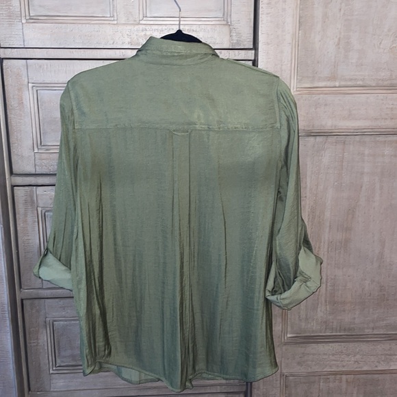 Banana Republic blouse, size medium - Picture 2 of 5